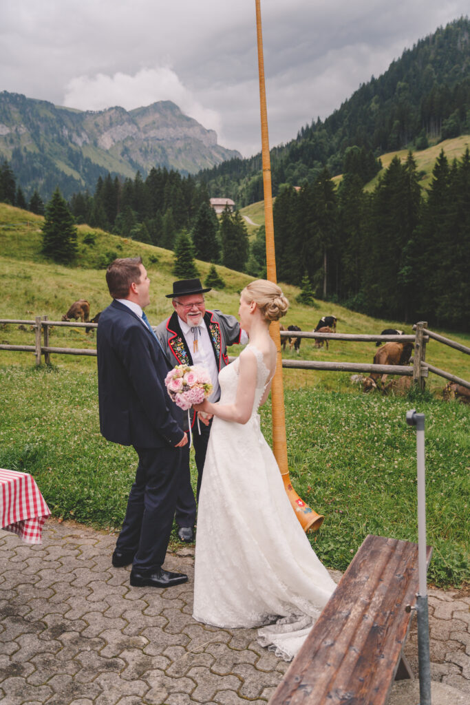 Alphornbläser bei Hochzeit in der Zentralschweiz